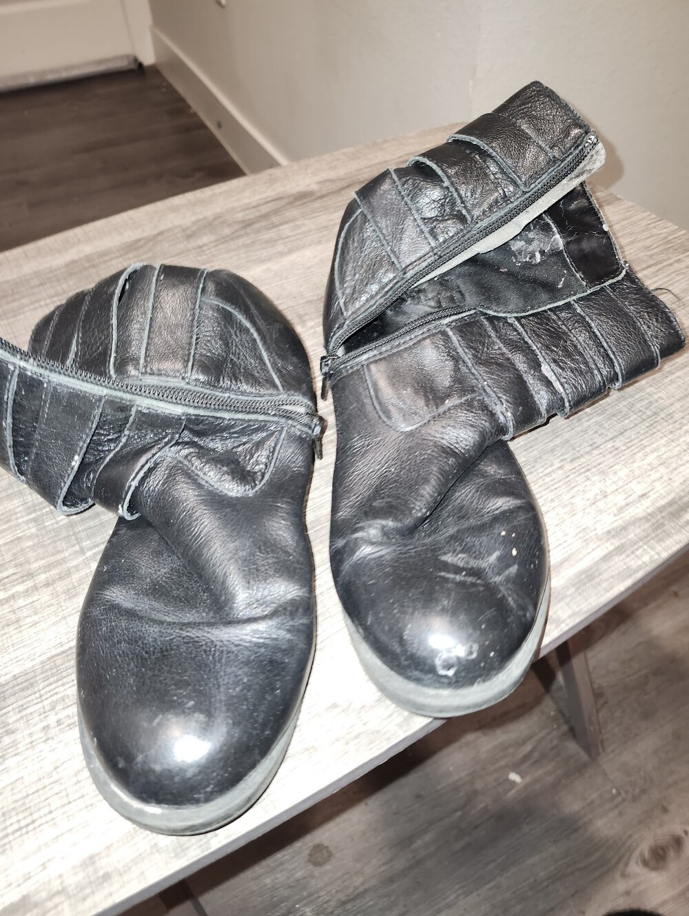 Unlisted Women's Kenneth Cole Black "Slightly Off" Zipper Boots Sz 6